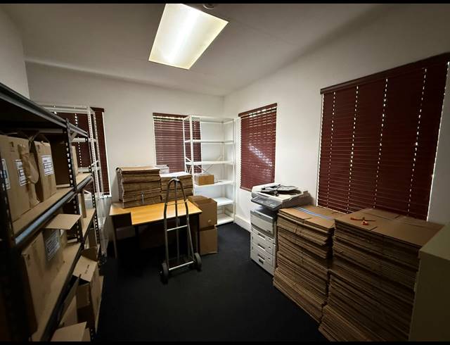 590M² WAREHOUSE TO LET IN SPARTAN